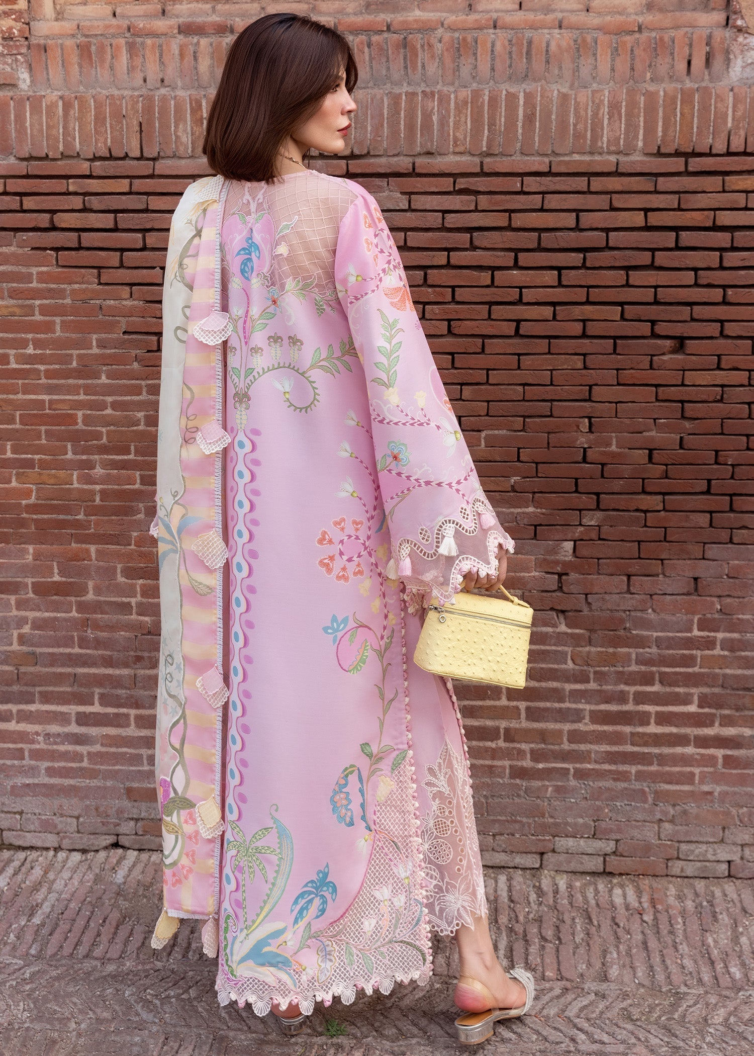 OUT OF MANY HEARTS - D6A