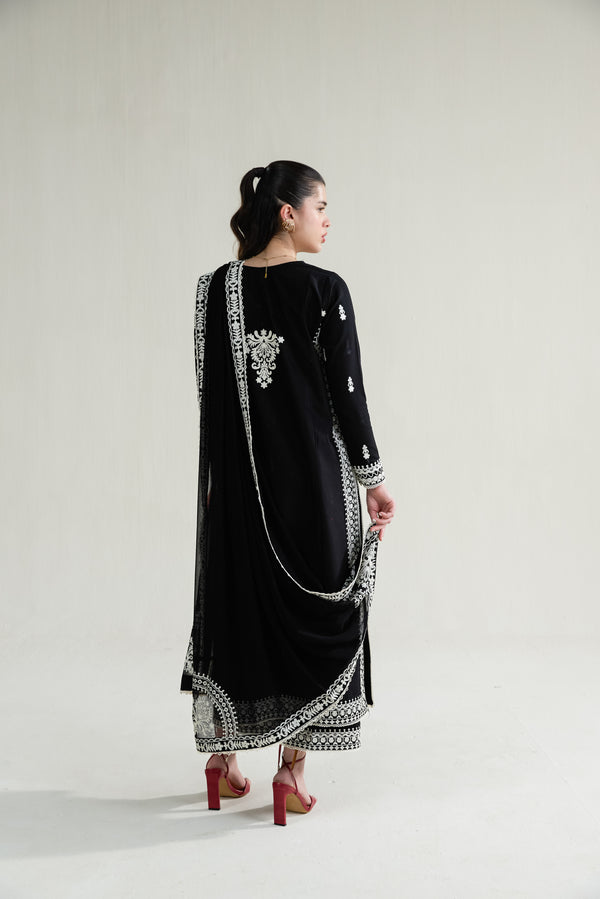 BLACK LUXURY EMBROIDERED LAWN 3PCS SET (NPA3-26402)