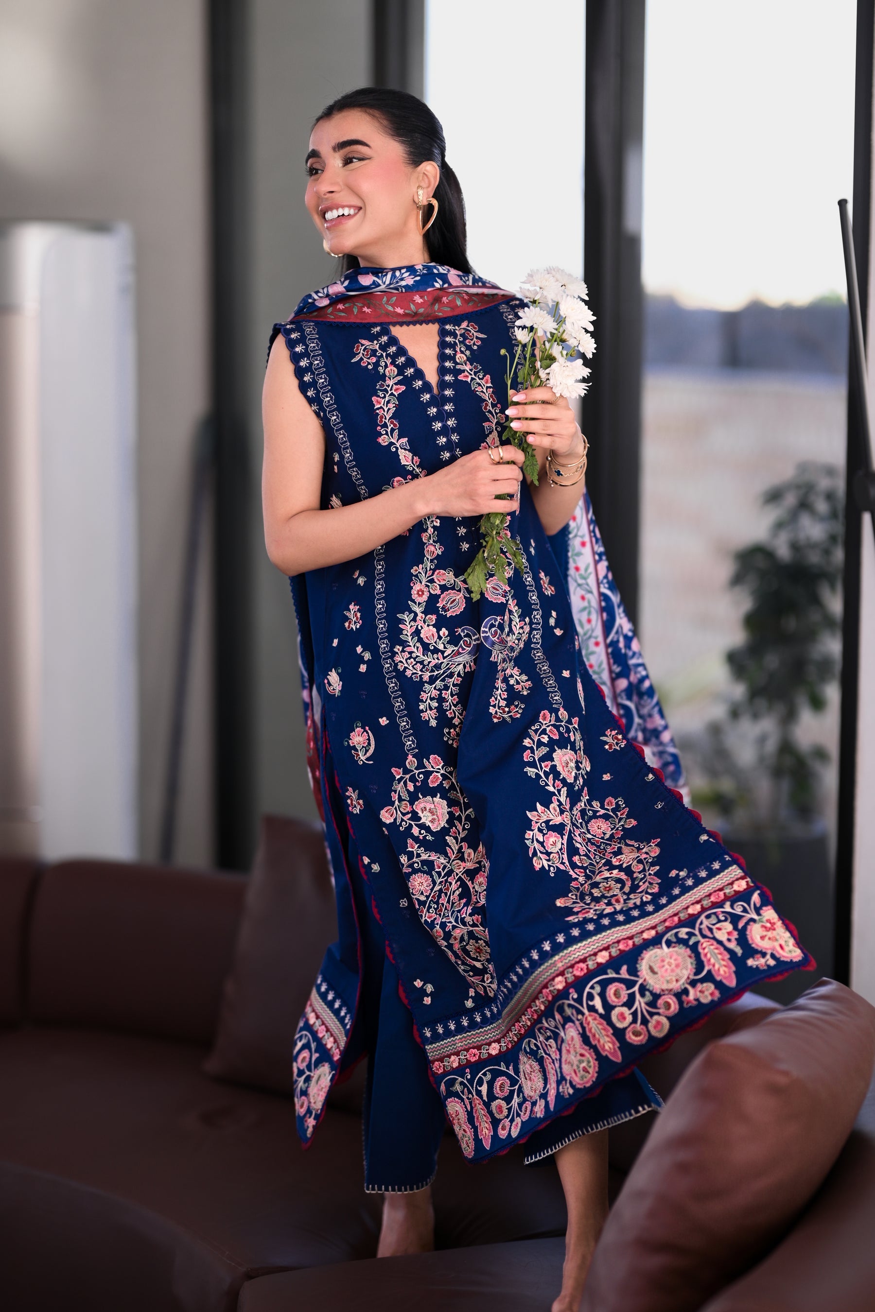 MIDNIGHT SAPPHIRE LUXURY EMBROIDERED LAWN SET(NEL-26605)