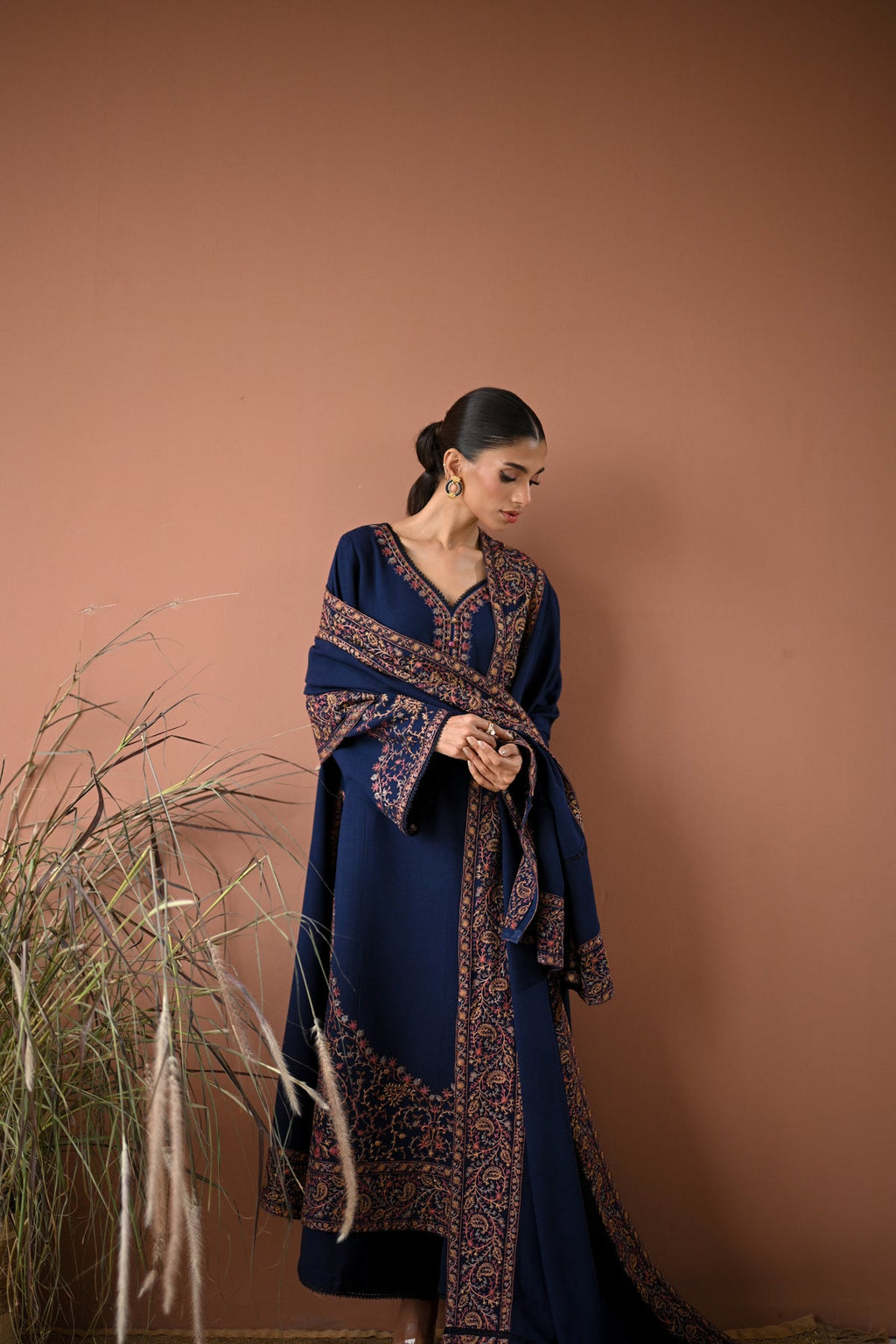 DEEP NAVY LUXURY EMBROIDERED KARANDI SET (NEL-24635) – Alanii Official