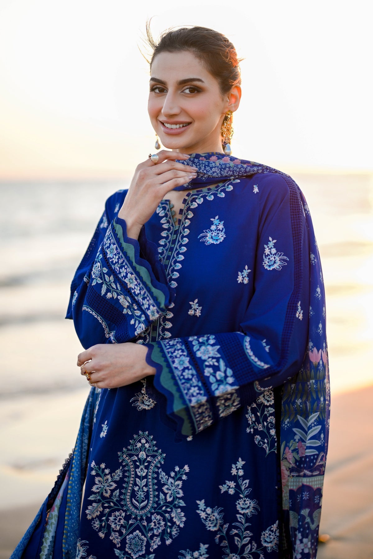 Zaib Luxury Lawn 2025 – Alanii Official